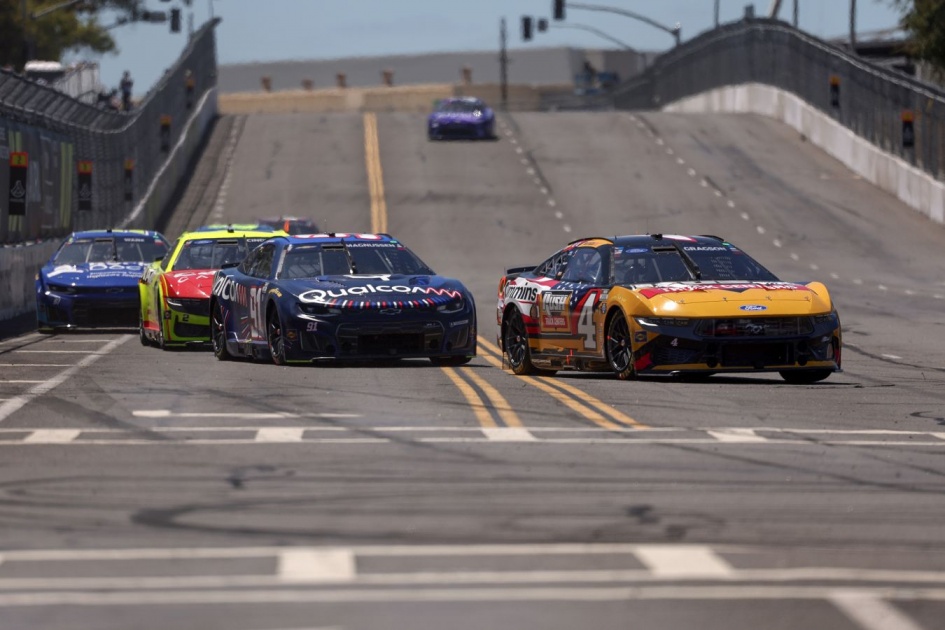 wp_dl_5460_kevin-magnussen-i-noa-gregson-ustroili-perepalku-posle-kontakta-v-nascar_17821109531192382139