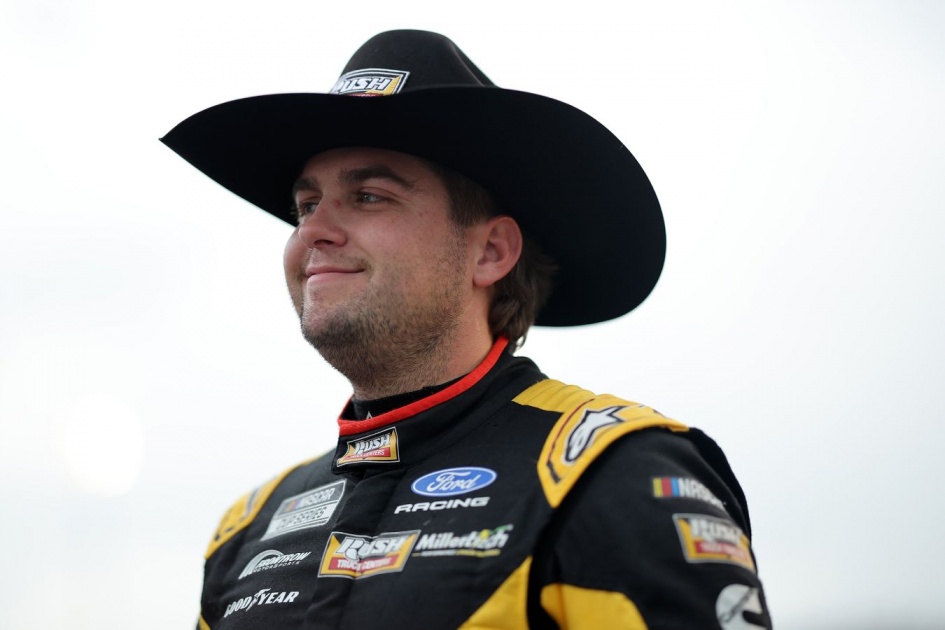 wp_dl_5720_pilot-nascar-o-magnussene-hotel-udarit-ego-no-predupredili-o-posledstviyah-dlya-karery_1782368942991184372